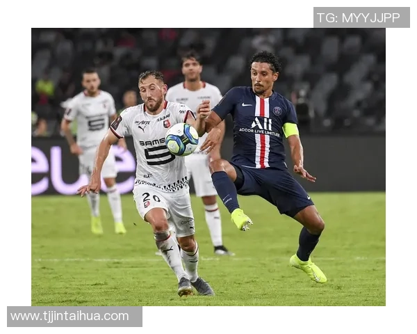 足总杯精彩对决尤文图斯与巴黎圣日耳曼战成平局转会传闻引发热议